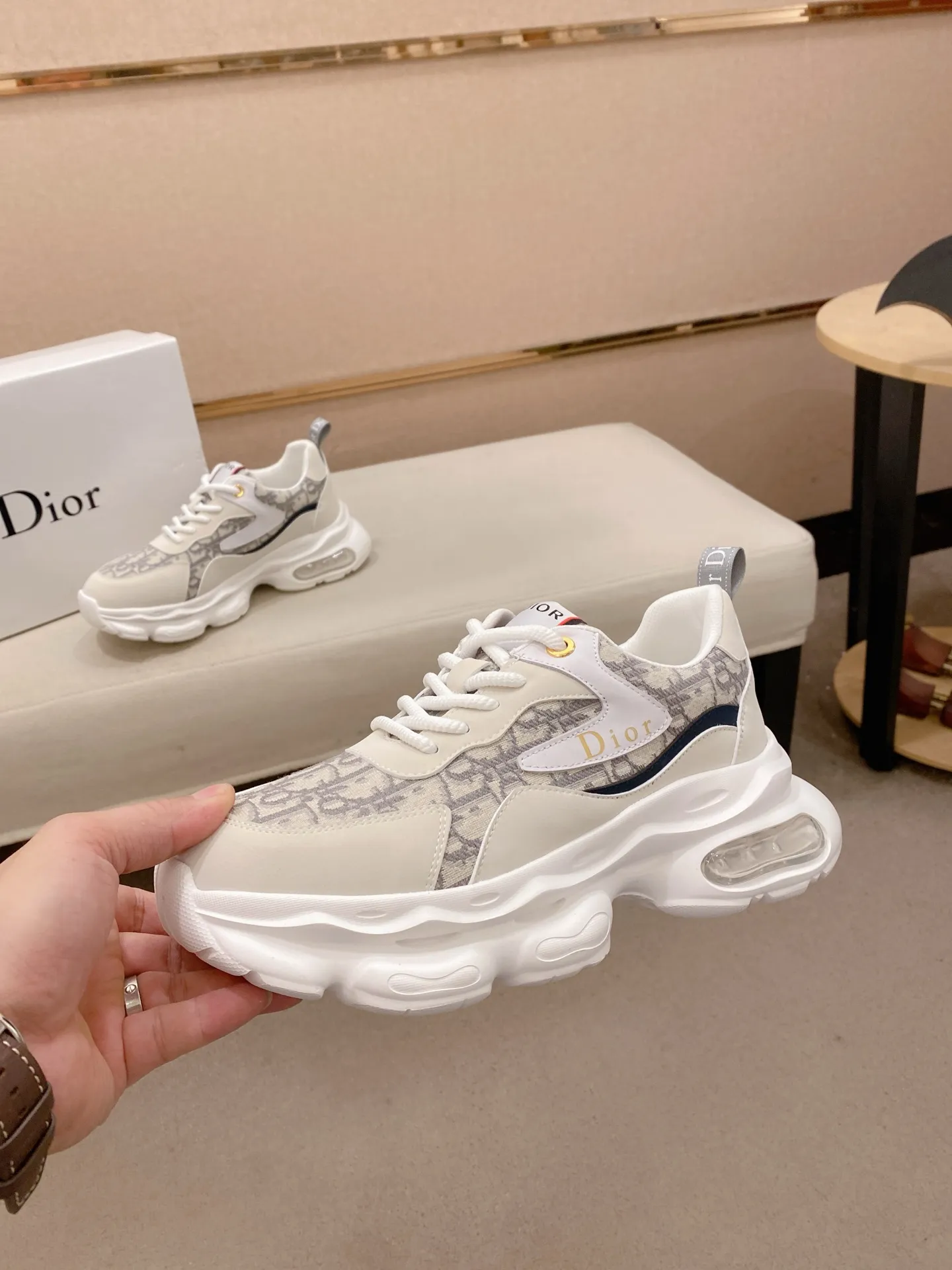 Men's shoes💰 462💰🇮🇹🇮🇹Dior d The new model is on sale at the same time at the counter. The upper 🇮🇹 is imported Italian first-layer cowhide, and the lining is fully imported sheepskin 💪💪. It is a complete 1⃣️ to 1⃣️ replica 🇮🇹💪💪, ⚠ Sole: The original sole is specially provided by the original factory. The exclusive movable molded sole is super comfortable. ⚠Original factory single goods, 🔍🔍high quality, you can enter and leave the counter at will, welcome to compare⚠. Code number:38-44